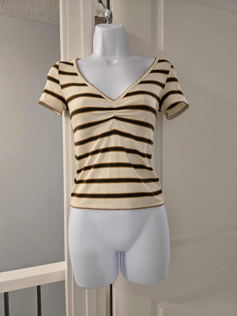FOREVER 21 Striped Baby Tee Size S